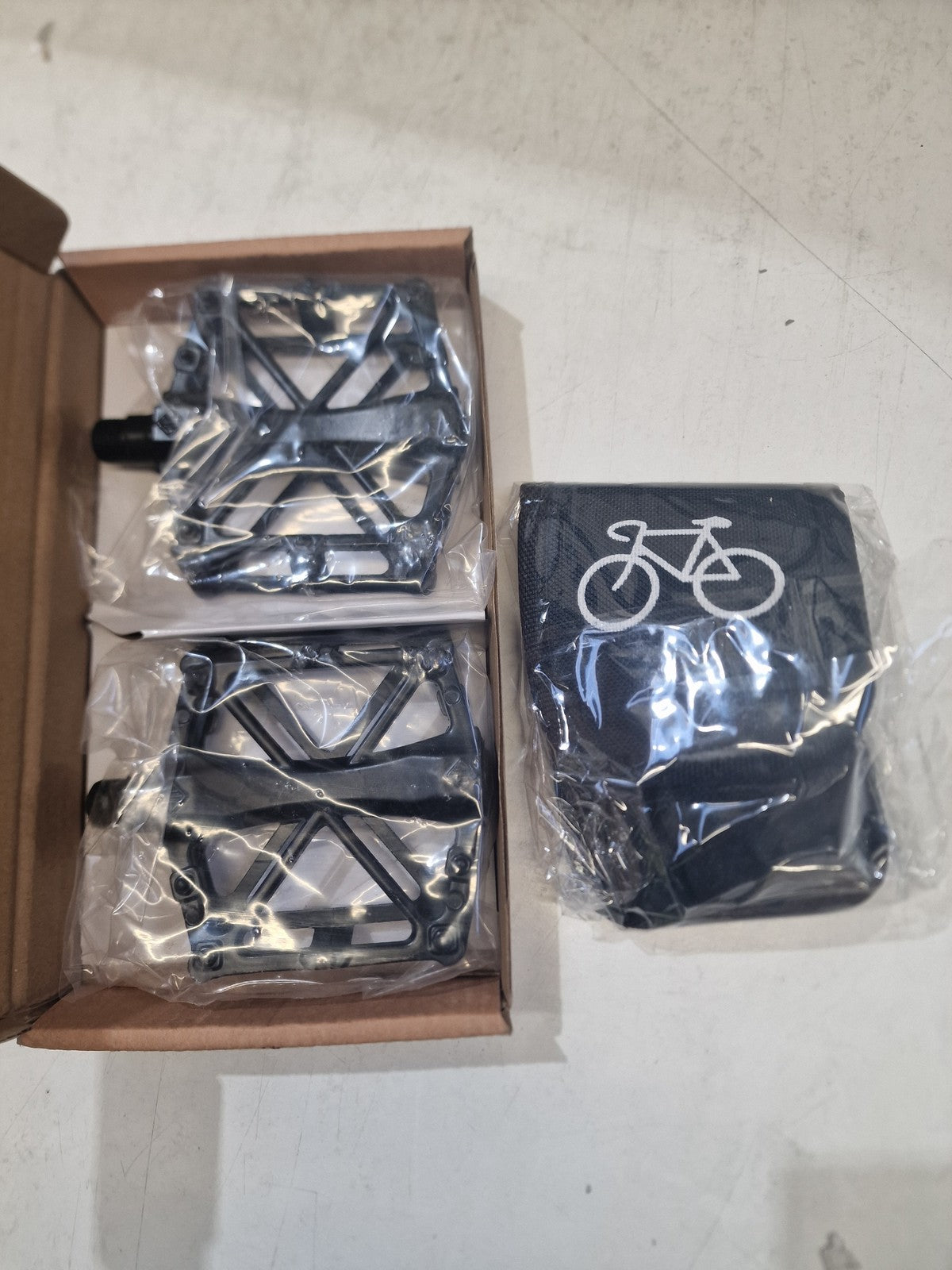Dahon Hit 20" Wheels 11.6 kg Compact Unisex Matt Black Folding Bike {Alt Pedals}