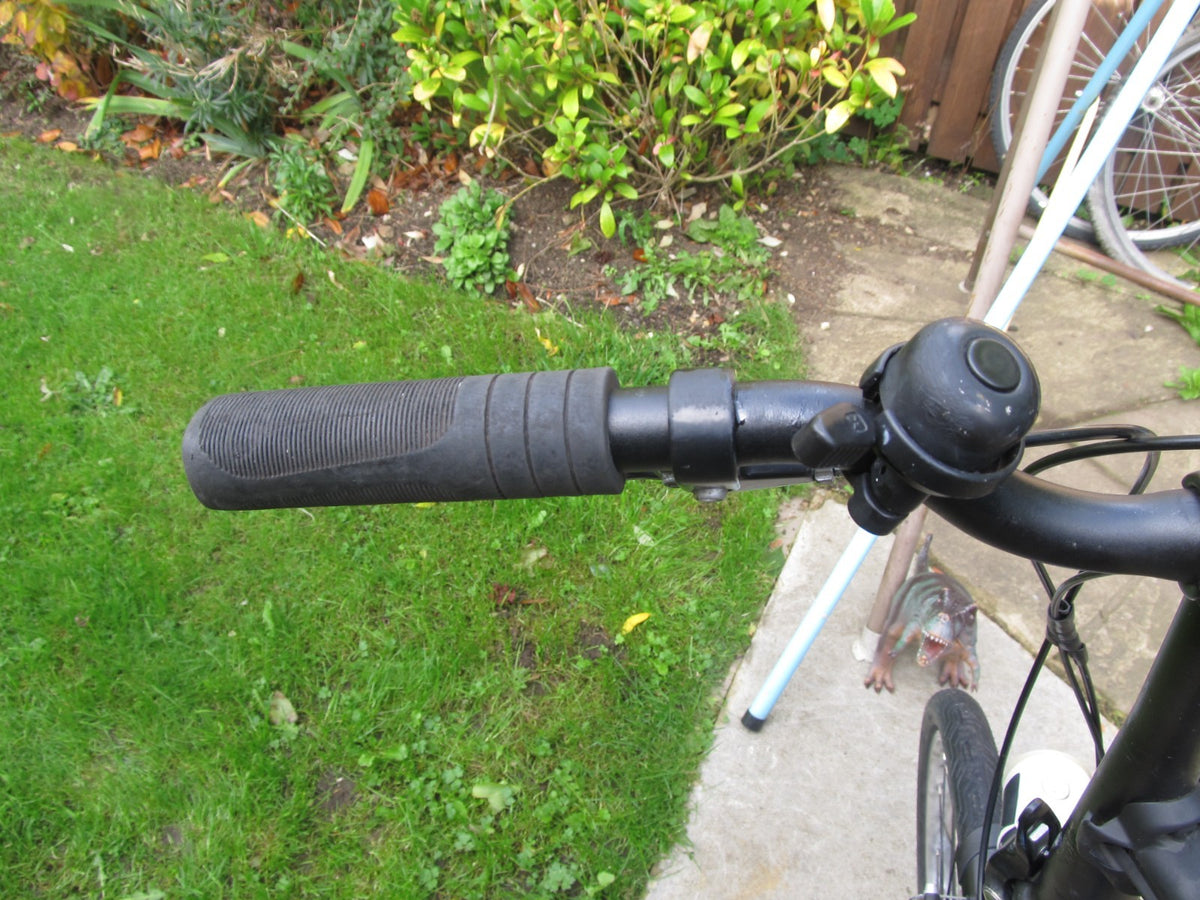 BIKE - FOLDING BIKE - 20 " WHEELS  - UNISEX - VERY GOOD CONDITION