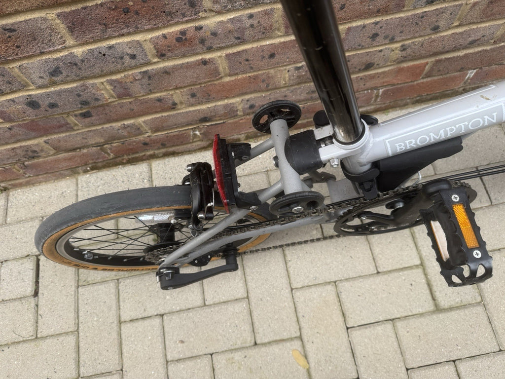 Brompton CHPT3 Folding Bike 16in M 2-Speed Derailleur Rim Brake Grey/Red