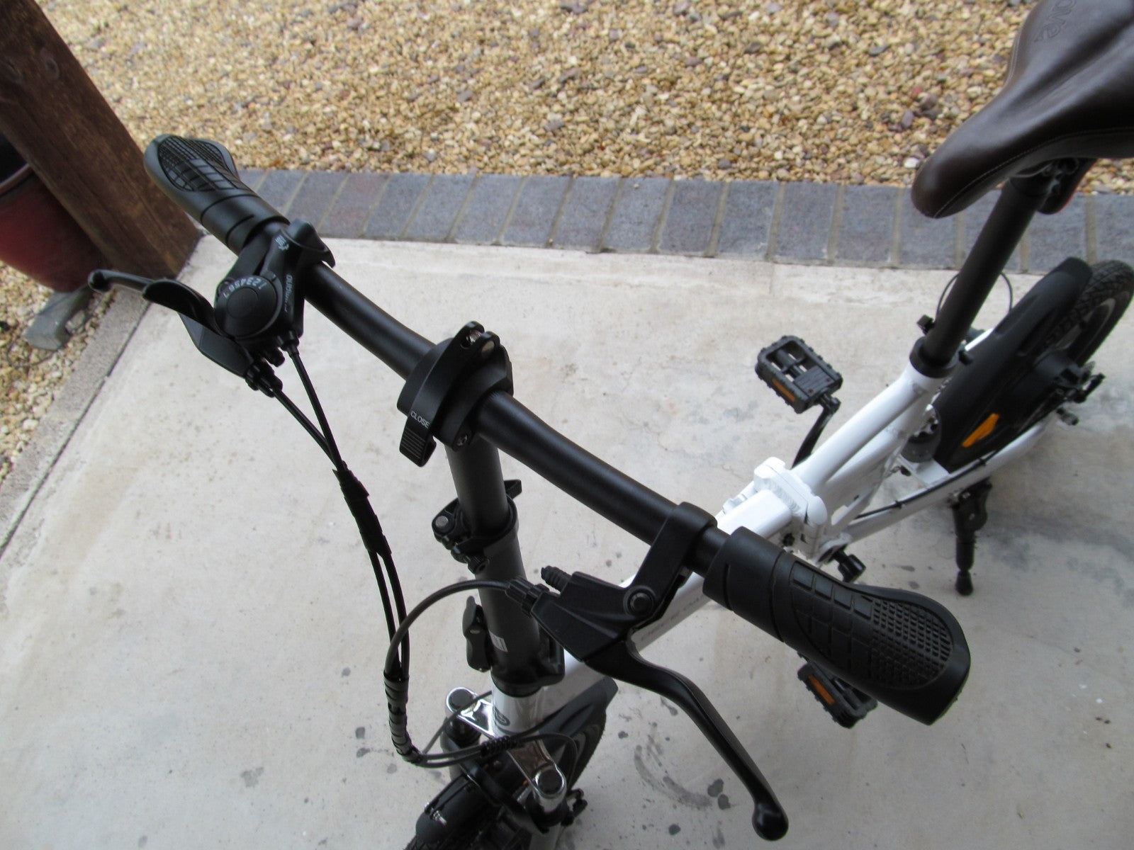 ADO Cross Your City Folding Bike, Suspension, mudguards, rides well, stops well