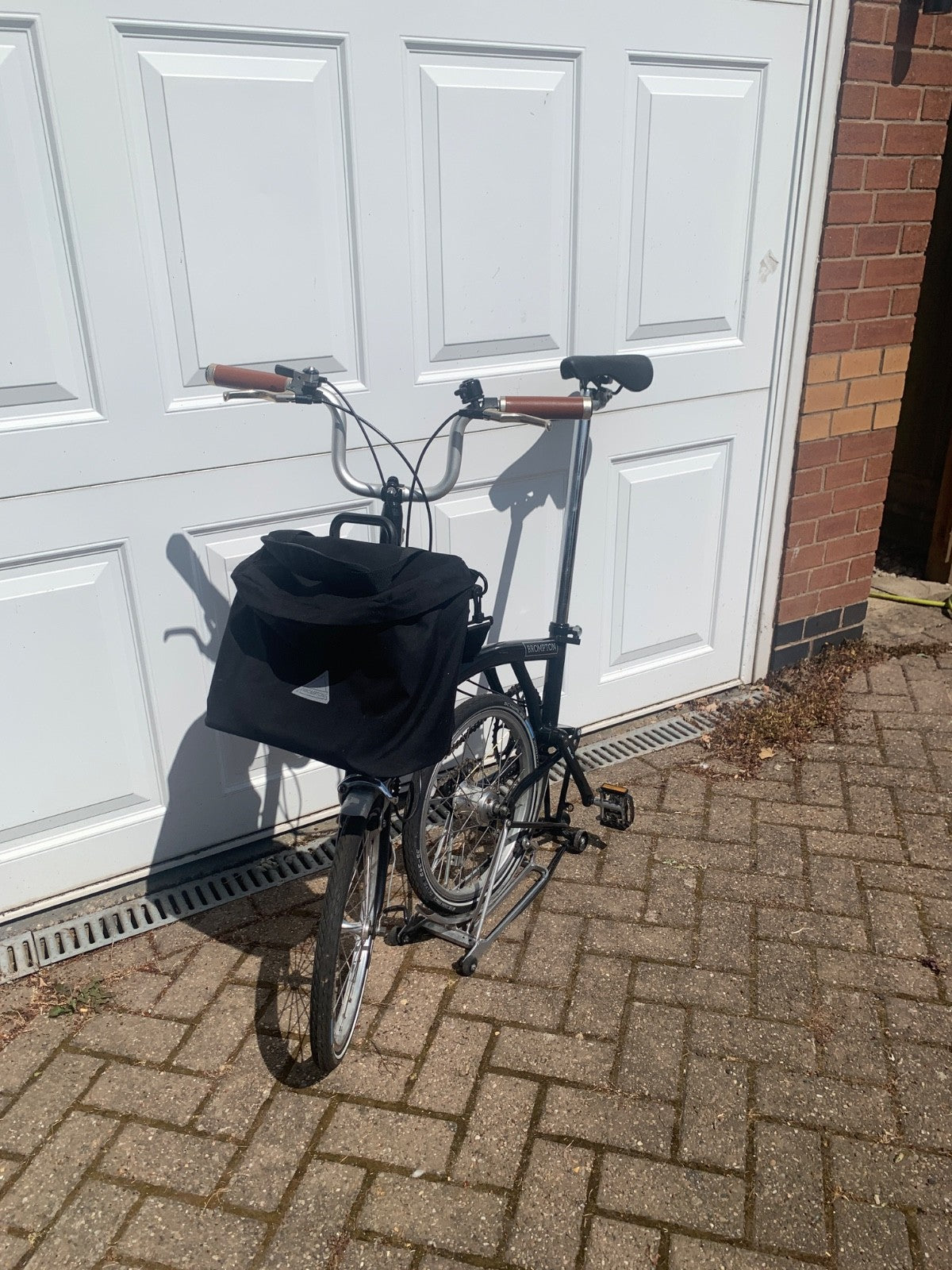 Brompton M3L Folding Bike – Classic Black – 3-Speed Sturmey Archer – Rear Rack –