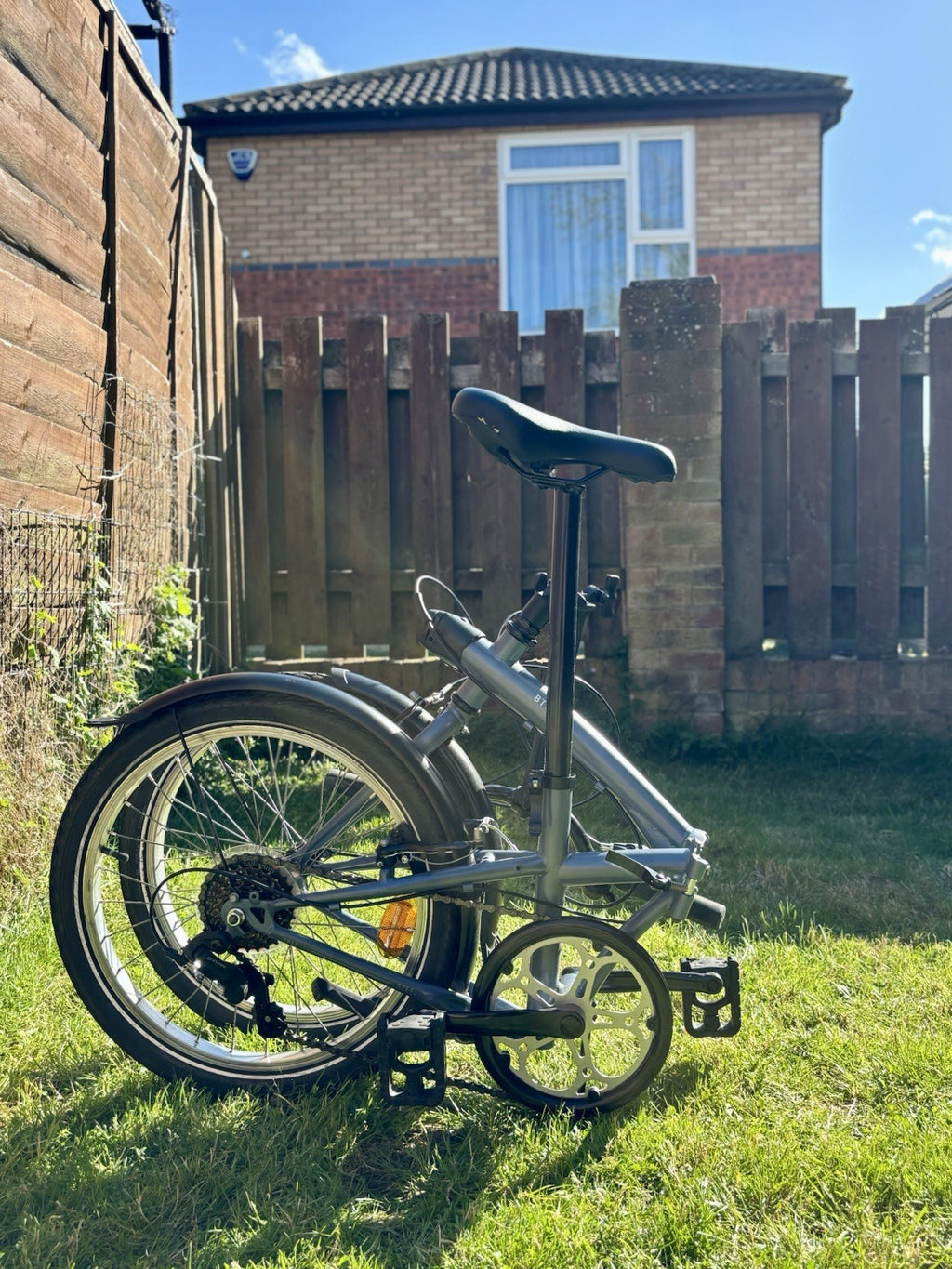 B'TWIN Fold 120 20in Folding Bike 6 Speed Steel Frame Mudguards Kickstand