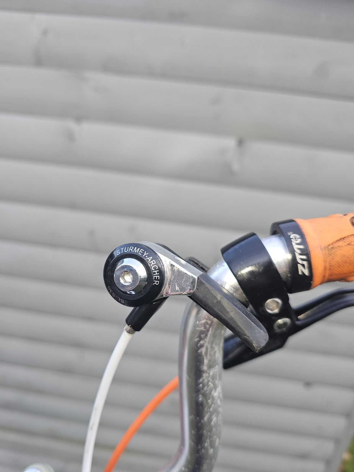 Bespoke Brompton S3L - titanium seatpost, Brooks saddle, unique colours and more