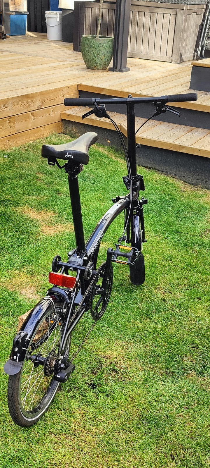 Brompton C Line 4 Speed in Black includes Litelok X1 Plus and Brompton toolkit