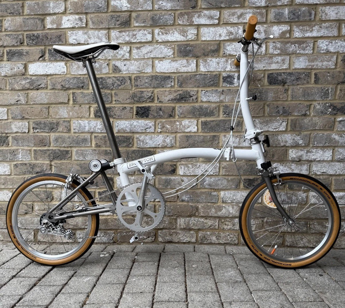 Brompton White Superlight Titanium S2E-X + OVER £400 UPGRADES - WORLDWIDE SHIP