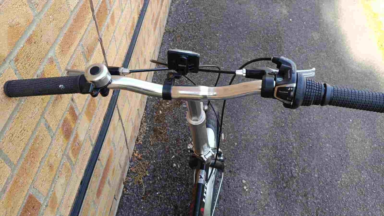 Aluminium Ammaco Pakka Lite folding bike in good condition with a comfort saddle