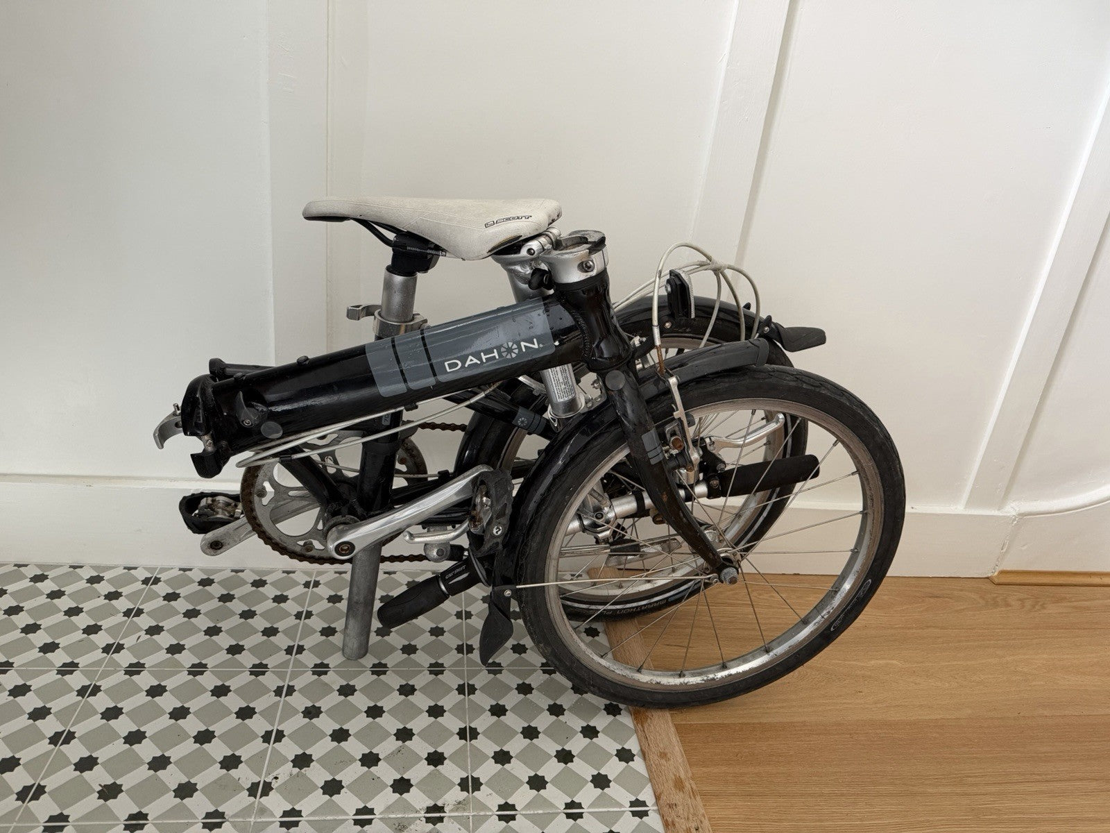 Dahon Vitesse 7005 Folding Bike 7-Speed, 20-inch, Black