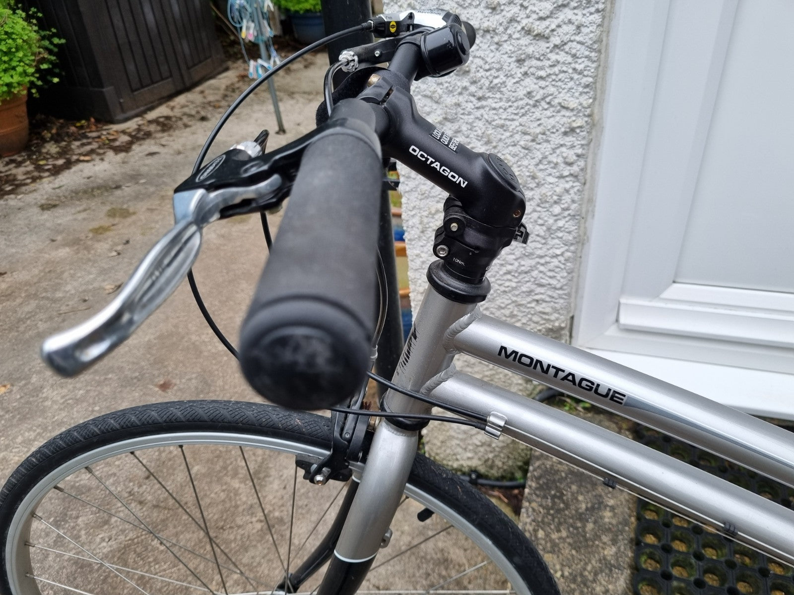 Montague Urban folding bicycle with full size wheels. Silver excellent condition
