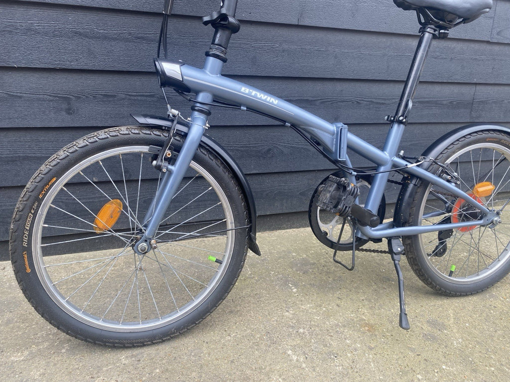 B TWIN FOLDING BIKE 2018 EXCELLENT CONDITION