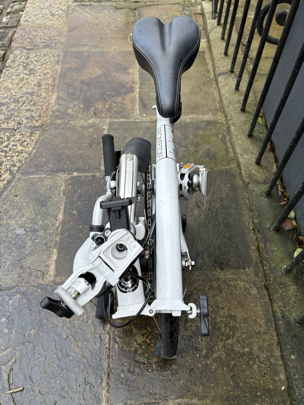 Brompton H3L 2013 White H Bars 3-Speed + ABUS Granit 53 Quad Lock Pumps Bag