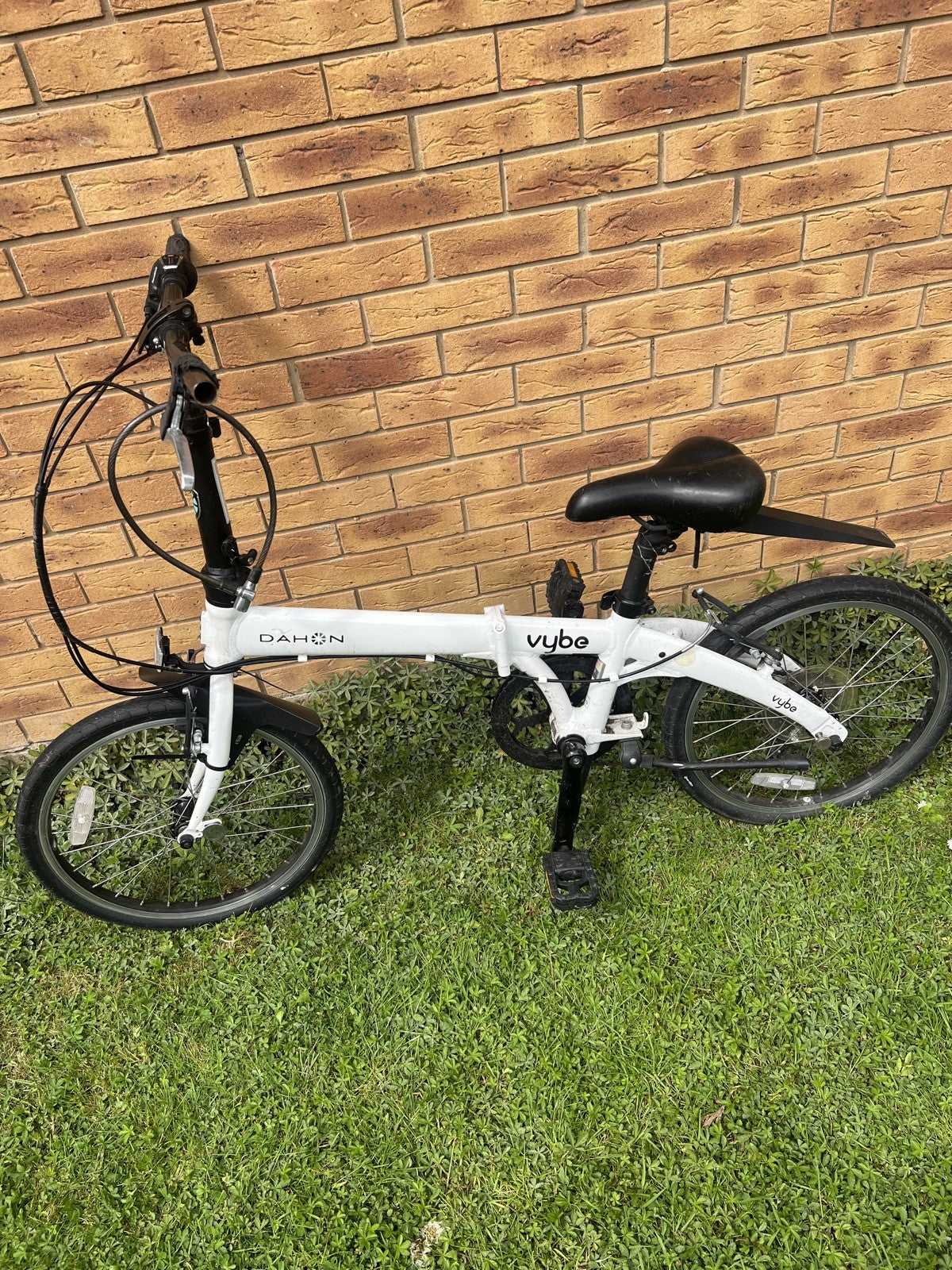 Dahon Vybe D7 Folding Bike (£599 New) white happy to ship