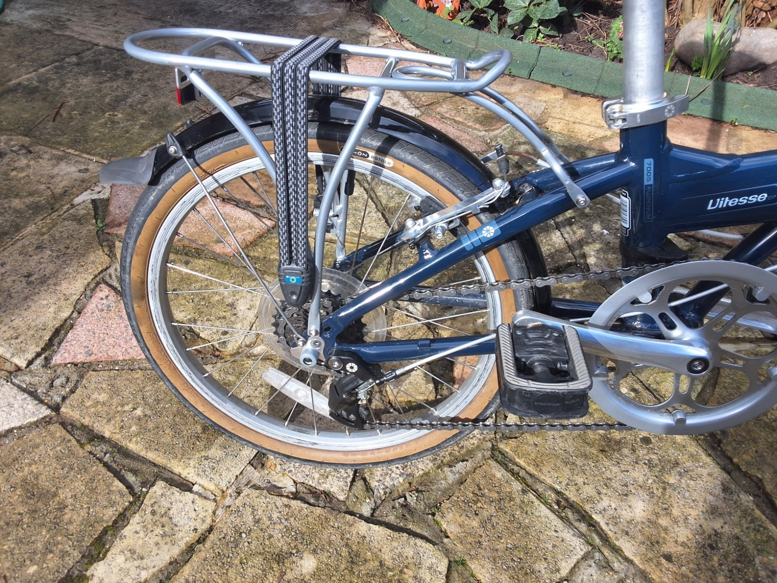 Pair of Dahon Vitesse D7  Aluminium Folding Bikes 7 Speed with Carry bags