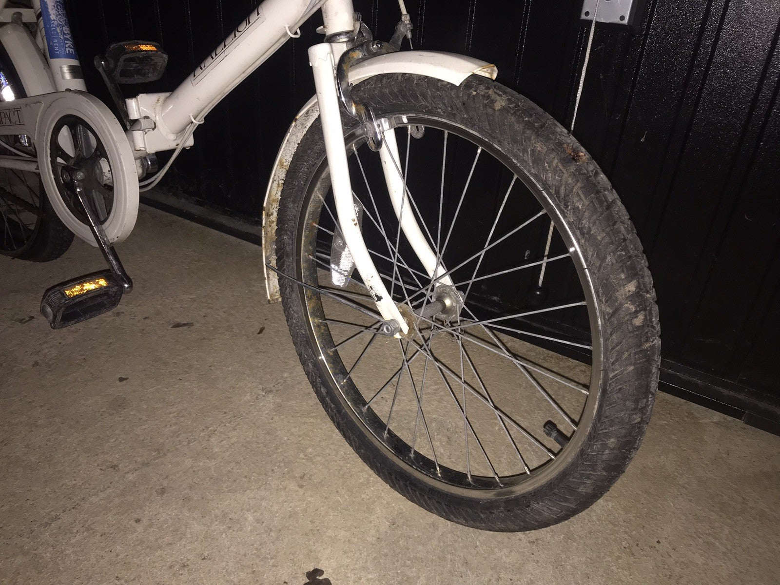 Raleigh Compact folding bike. 20 inch wheels. Suitable for renovation or parts.