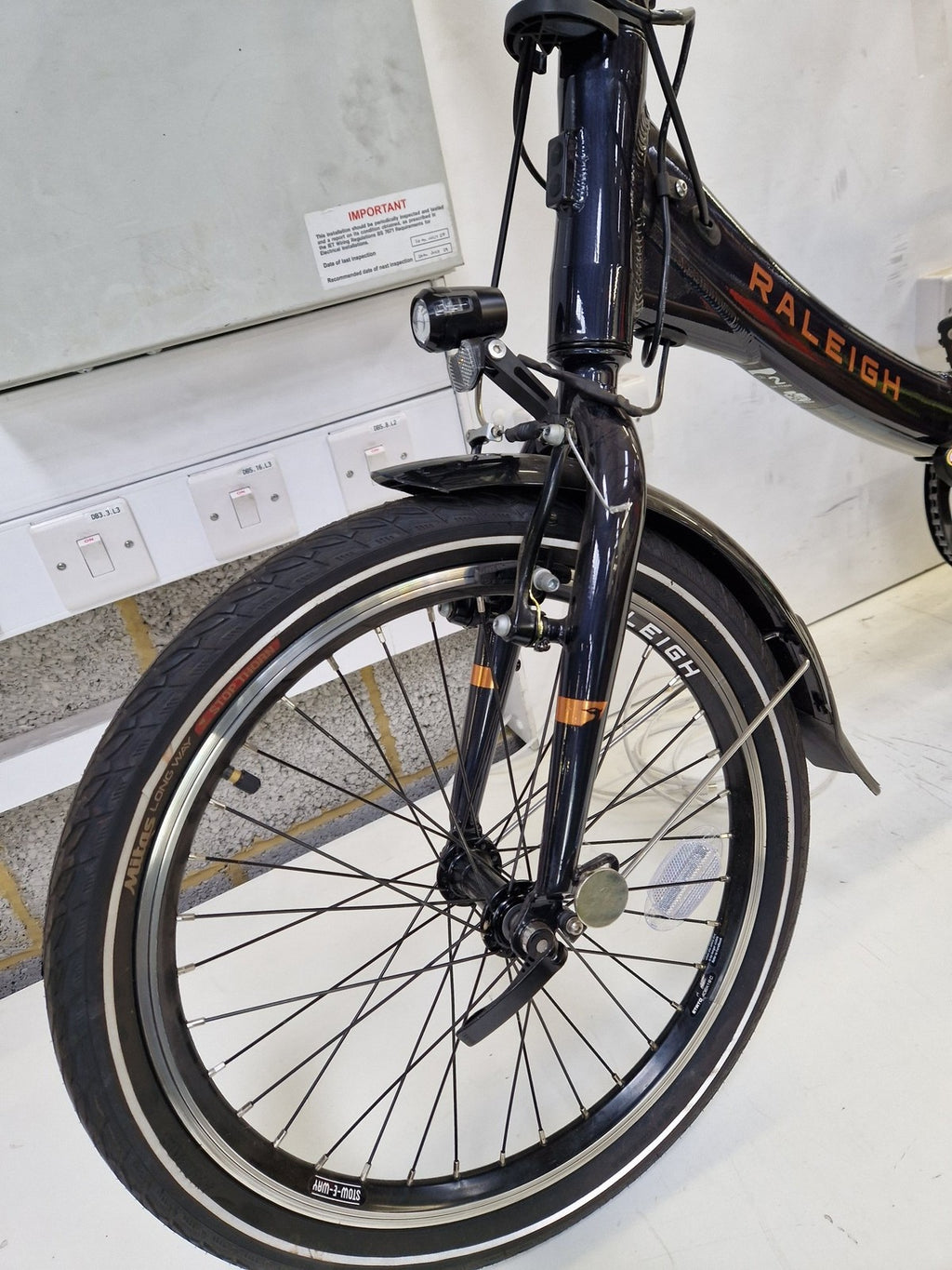 Raleigh Stow--E--Way Folding 7-Speed 20" Wheel Alloy Bike - Blue {Scratched}