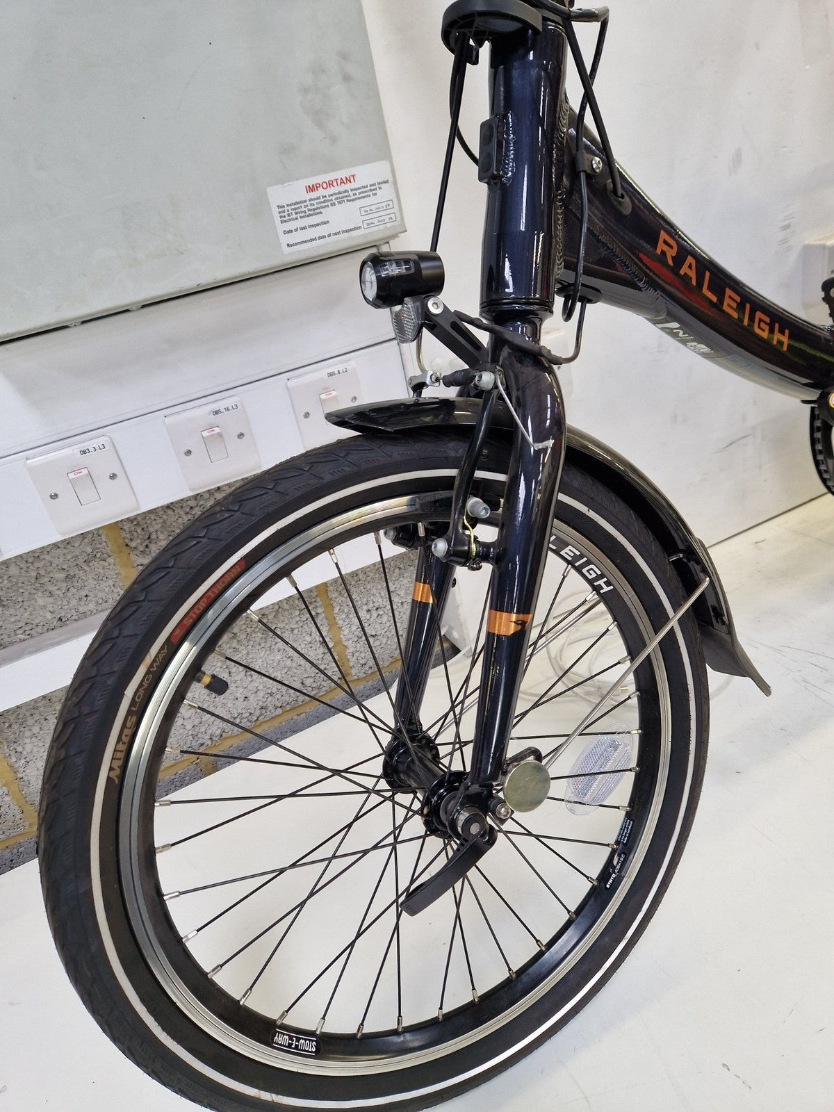Raleigh Stow--E--Way Folding 7-Speed 20" Wheel Alloy Bike - Blue {Scratched}