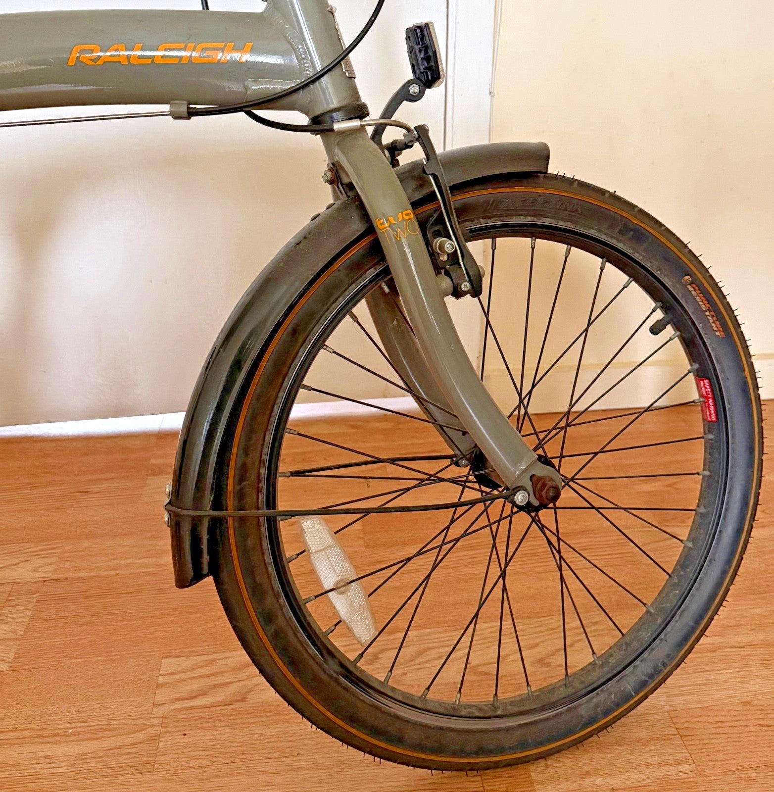 Raleigh Evo 2 Folding Bike - 7 Speed Shimano - 20" Wheels - Grey - Used