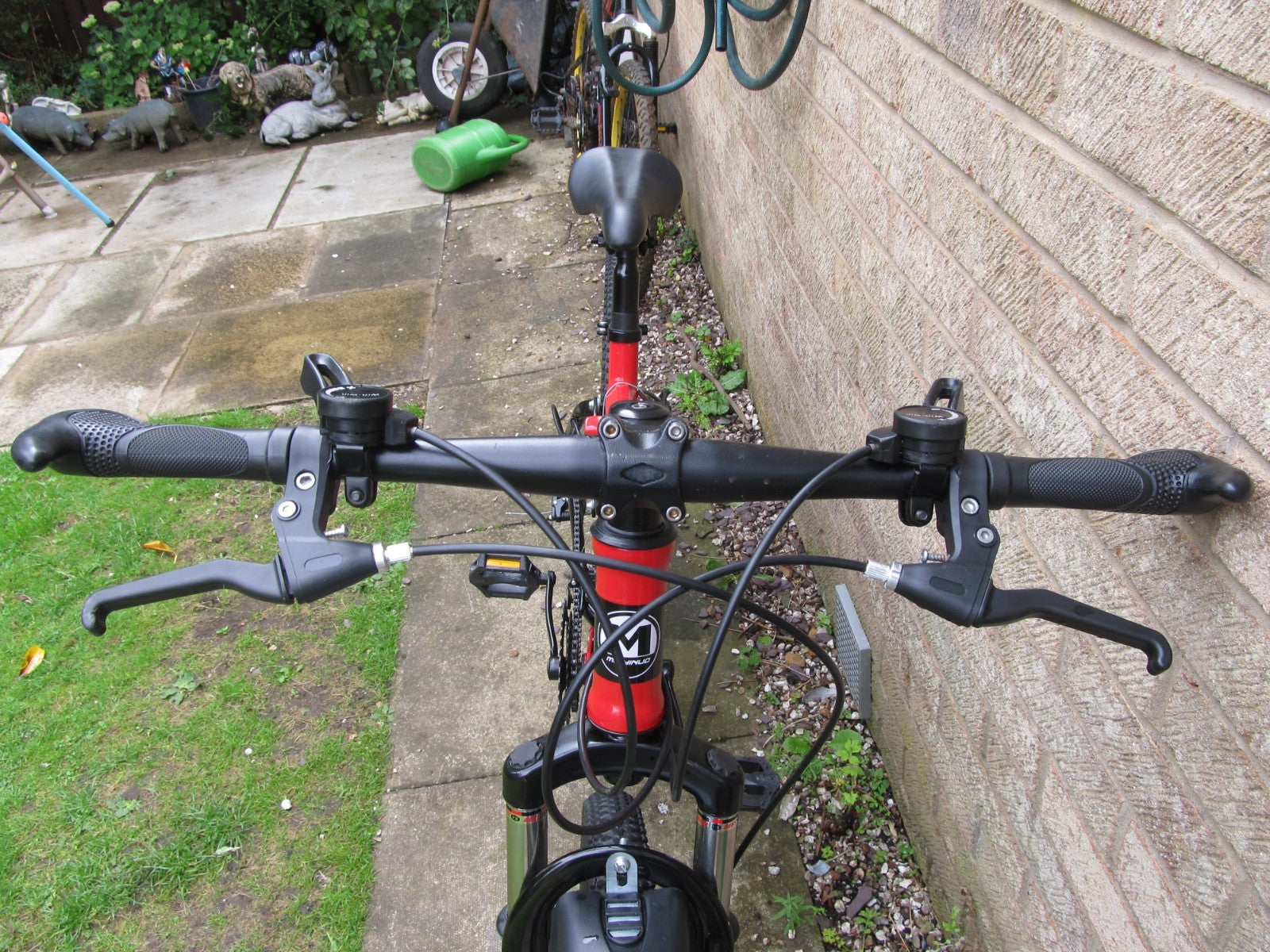 BIKE - MOUNTAIN BI FOLD - 26" WHEELS - DISC BRAKES  UNISEX - EXCELLENT CONDITION