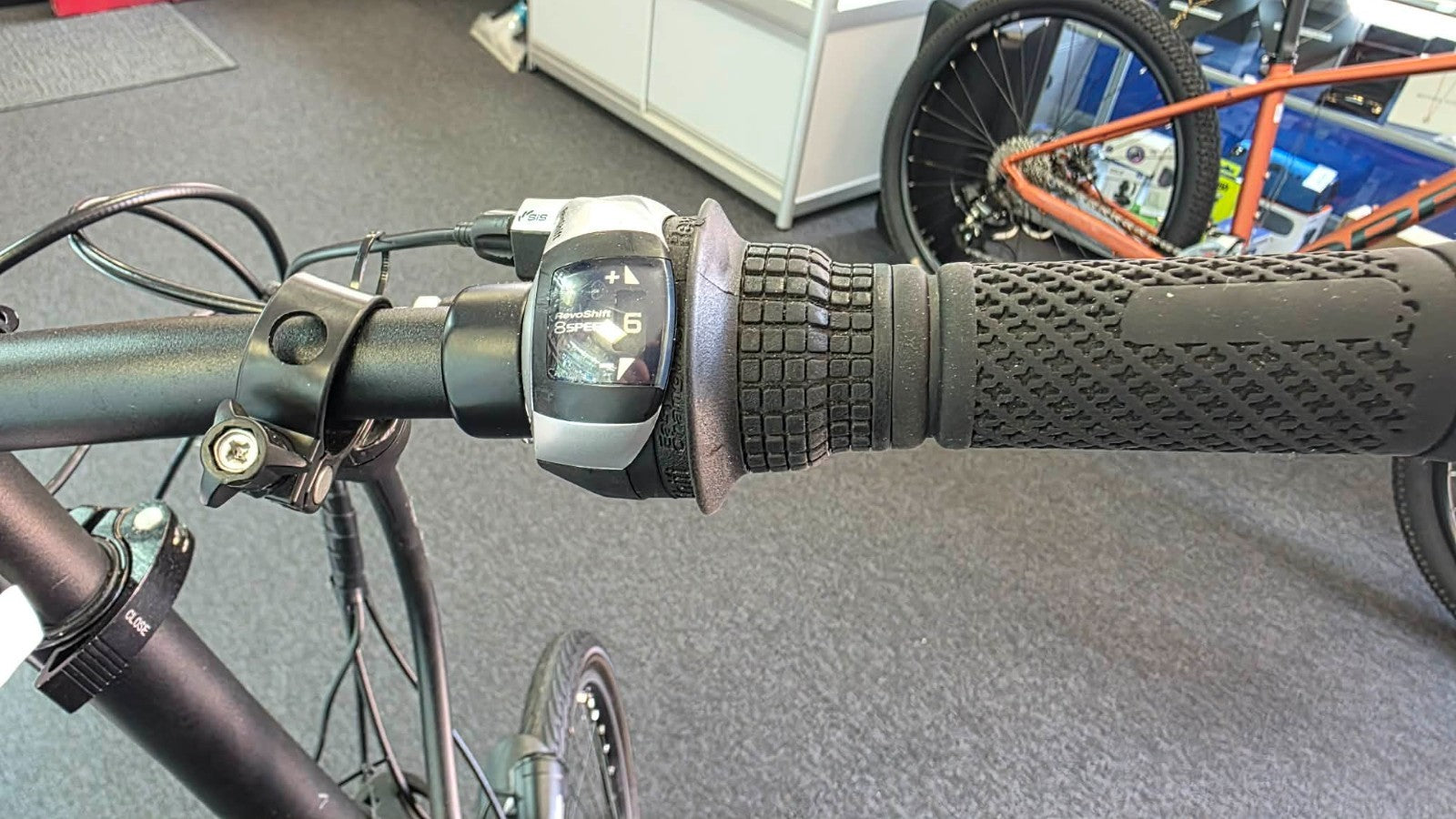 Raleigh Stow-E-Way Folding 7-Speed 20" Wheel - Charger