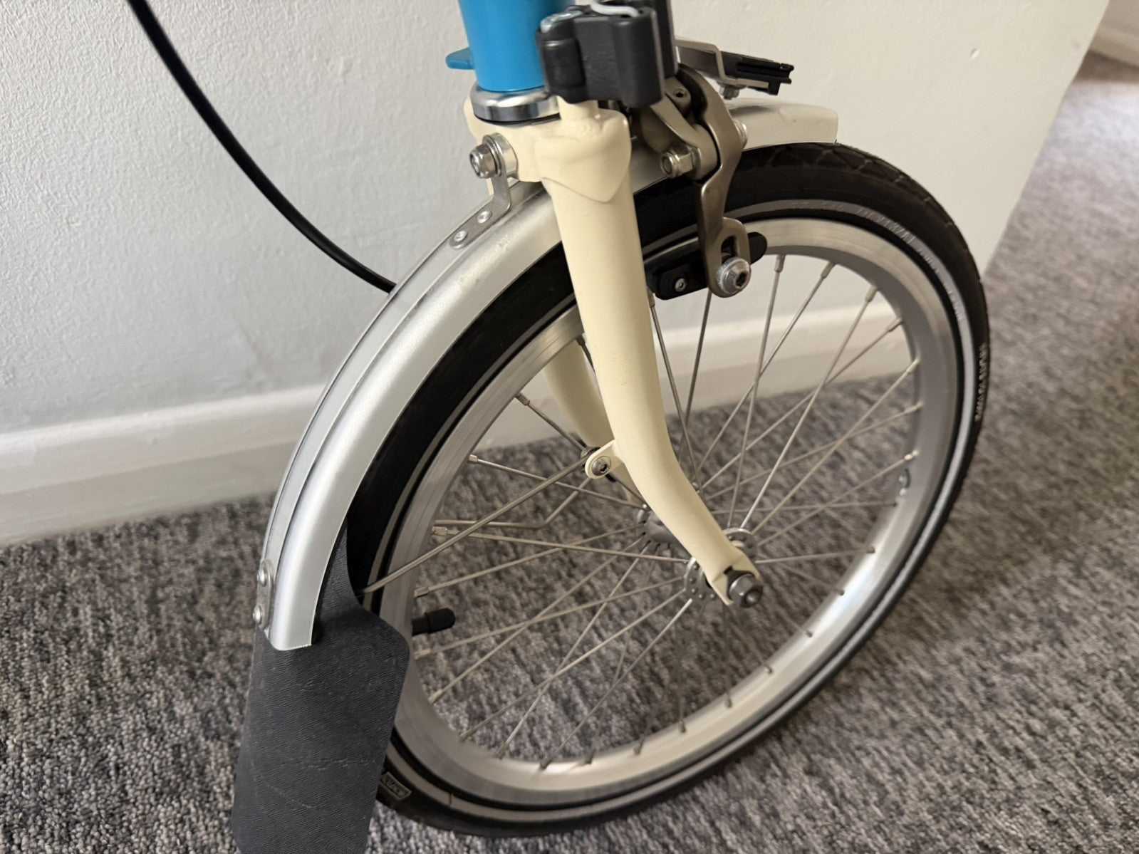 Brompton C Line M6R (6 Speed) folding bicycle - Blue (Excellent Condition)