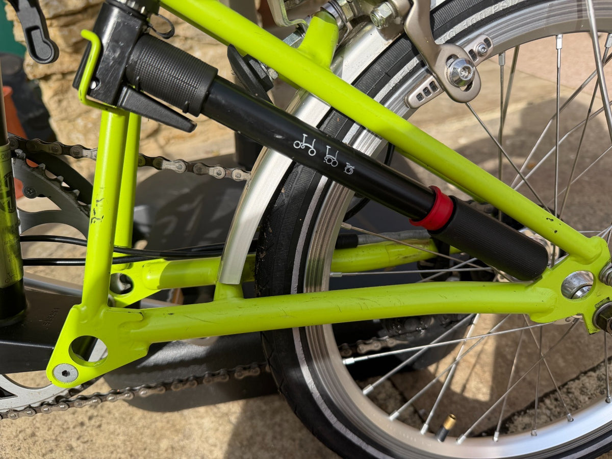 Brompton Bike 2-speed - Green & Black, Brookes saddle, leather accessories,