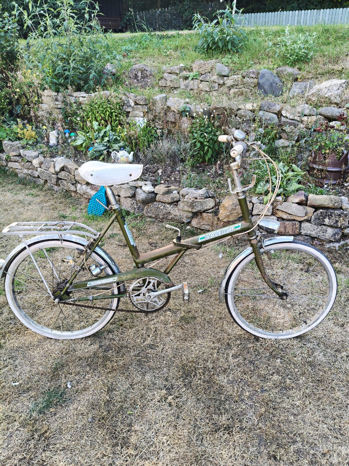 Raleigh Stowaway Folding Bike 20in Green/White Rear Rack Mudguards Bell