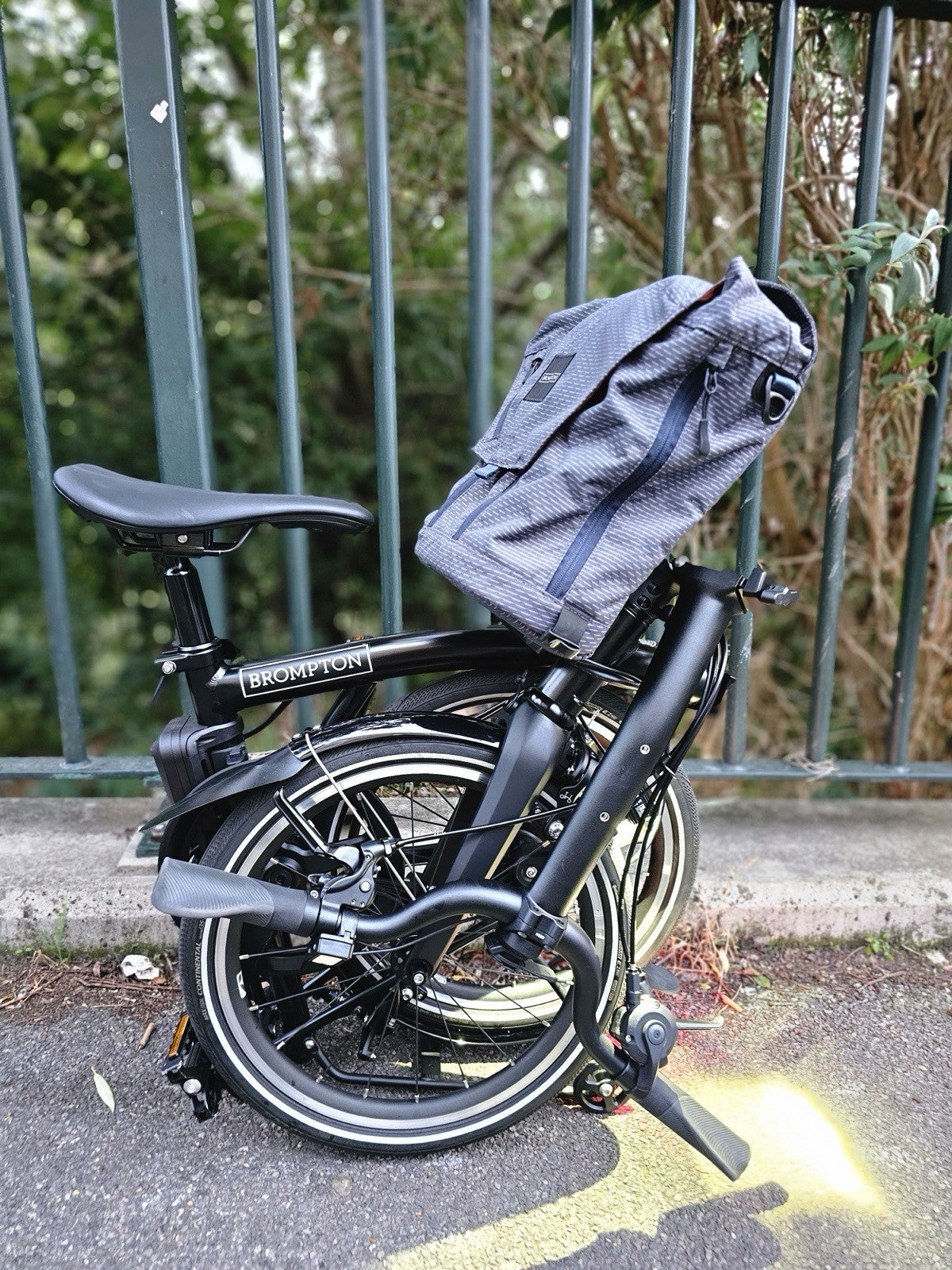 Brompton P line latest model with rear wheel motor, carbon fibre fork 2025
