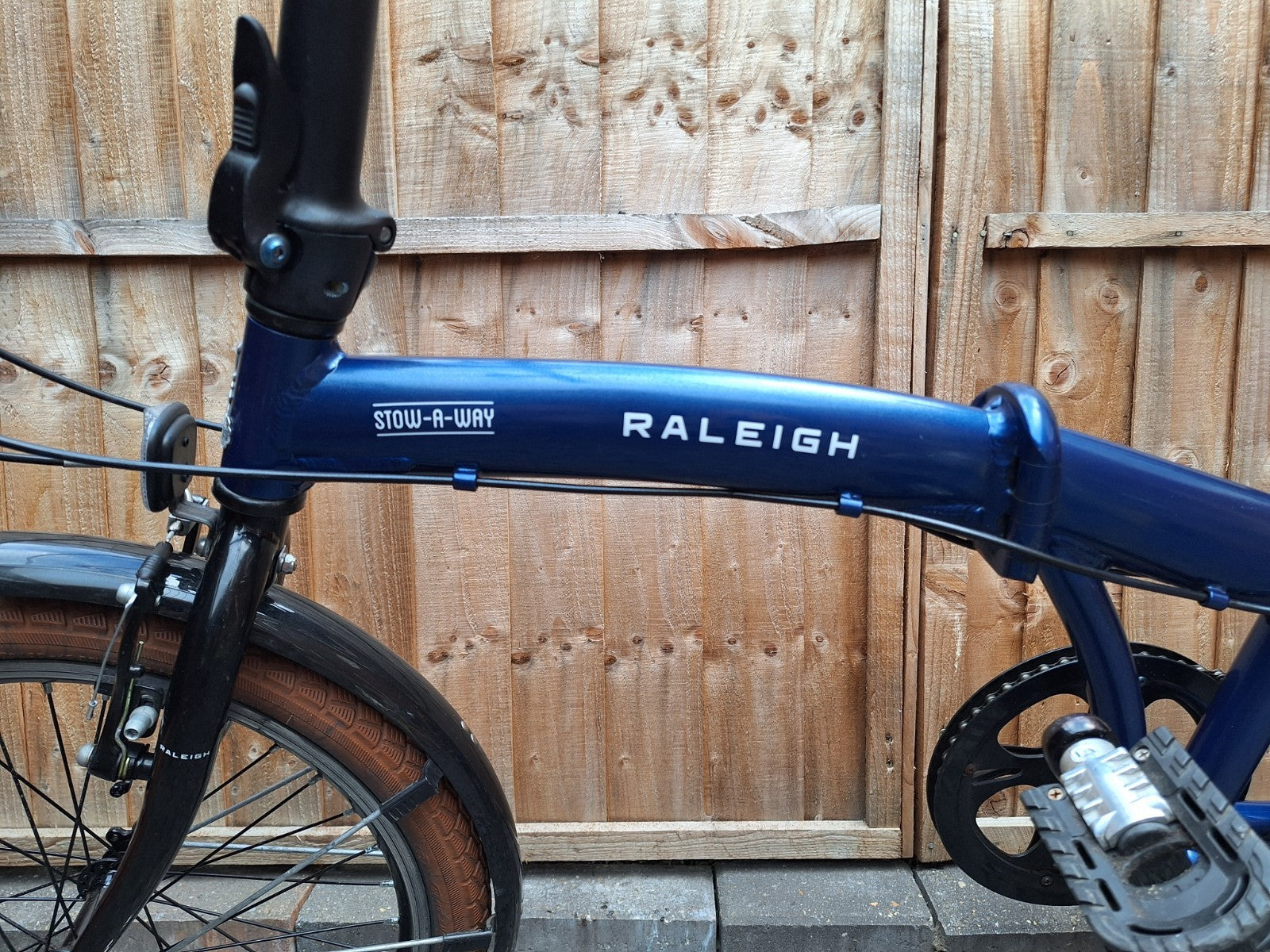 Raleigh Stowaway Folding Bike Blue, Shimano 7-Speed Unisex