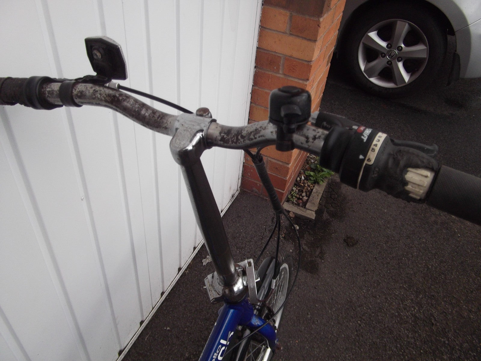 Apollo Tuck Folding Bike 20in Blue 6-Speed V-Brake Kickstand