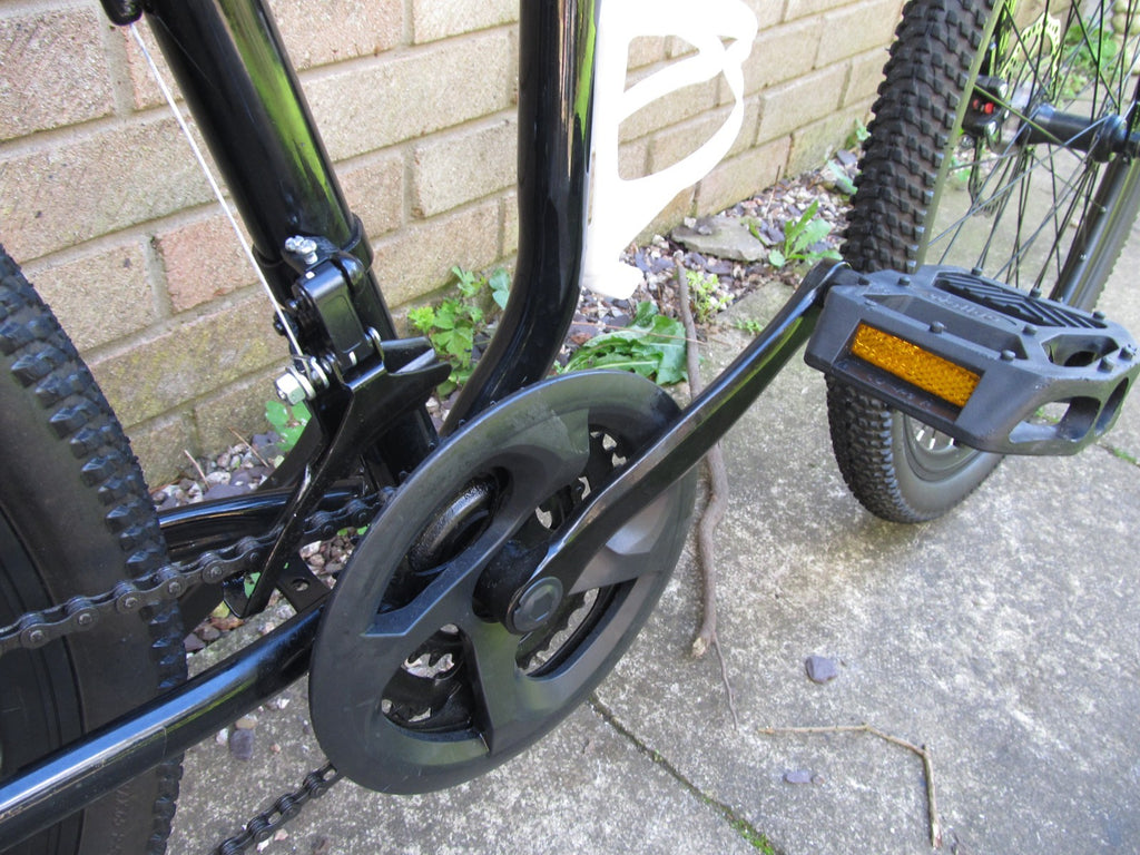 BIKE MOUNTAIN 26"  WHEELS BI FOLD UNISEX-EXCELLENT CONDITION