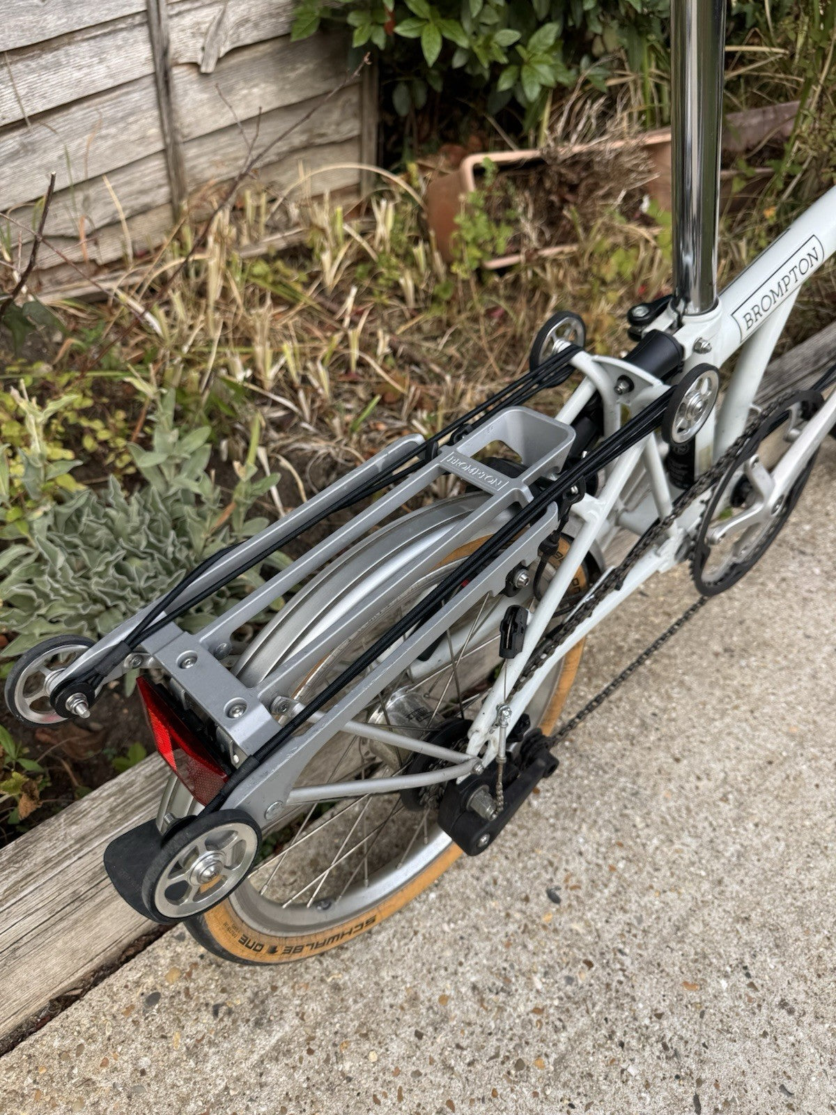 Brompton Folding Bike 16in White S6R Frame 6 Speed Hub Gears Mudguards