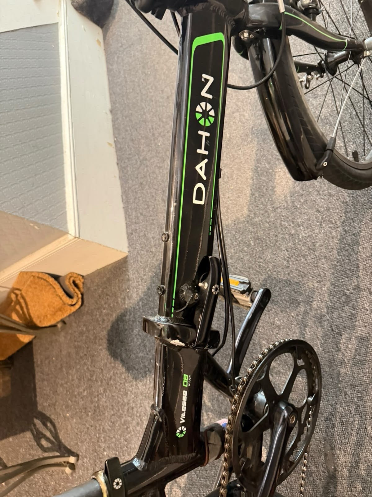 Dahon Vitesse D8 Folding Bike – 20” Wheels – 8 Speed Shimano