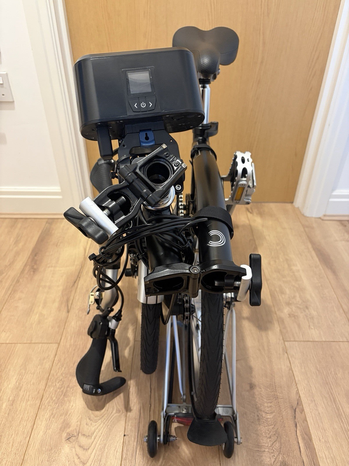 Immaculate (Fully Kitted) Brompton Electric H6L - 250 Watt ‘50NM’ Torque Motor.