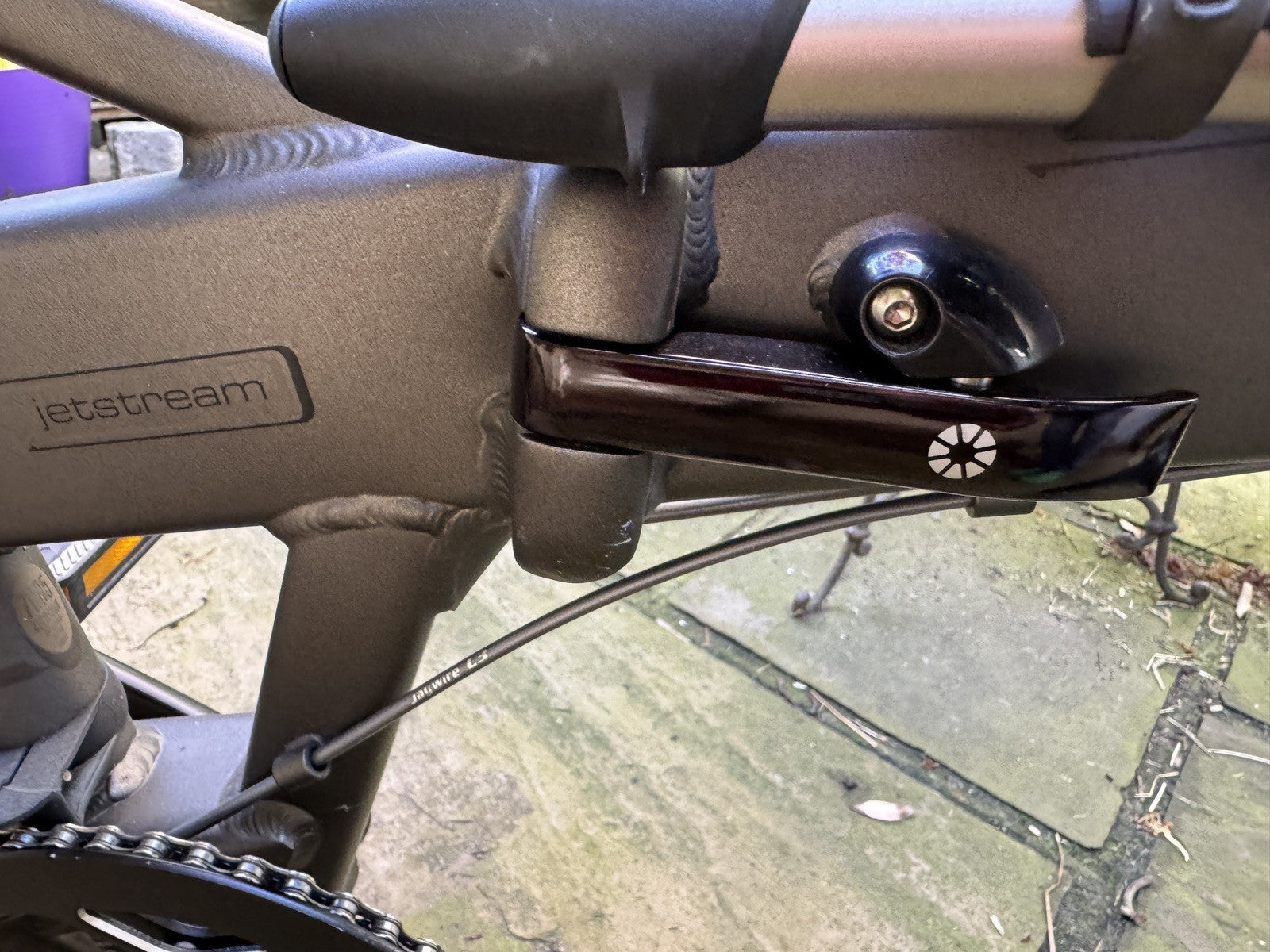 Dahon Jetstream P8 folding bike
