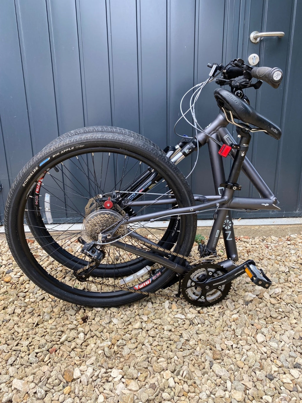 Dahon Matrix 2010 folding hybrid mountain/road bike, aluminium frame.