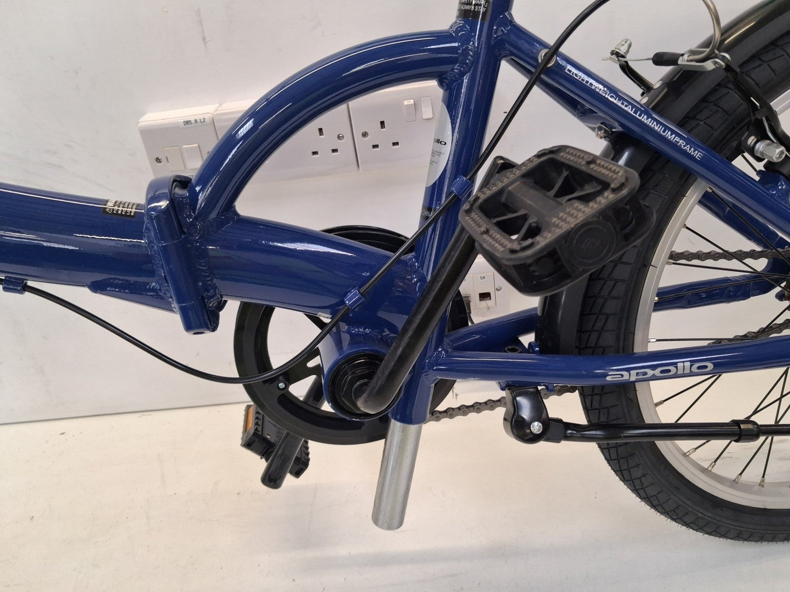 Apollo Tuck Single Speed Compact 14kg Folding Bike - Blue (Scratched/Bent)