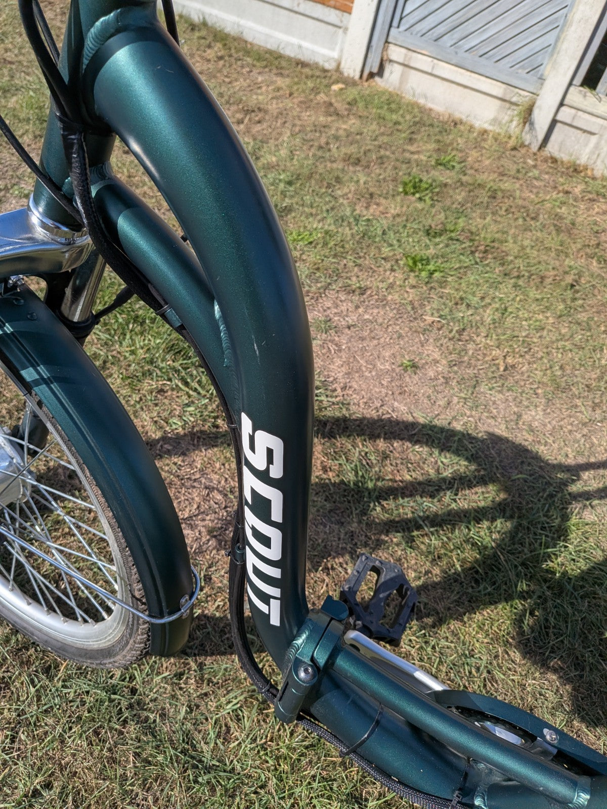 Scout Electric Folding Tricycle, Only 15 miles, Brand New Battery, Delivery .