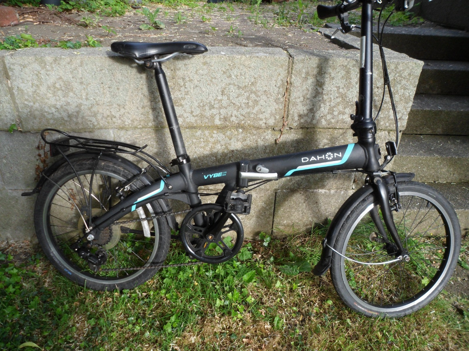 Dahon Vybe 20 Inch Folding Bike ideal commuter bike with rear rack
