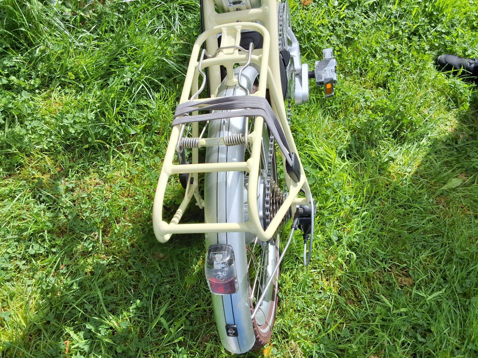 VOLT LS Metro,cream with crown handlebars and saddle. Immaculate condition.