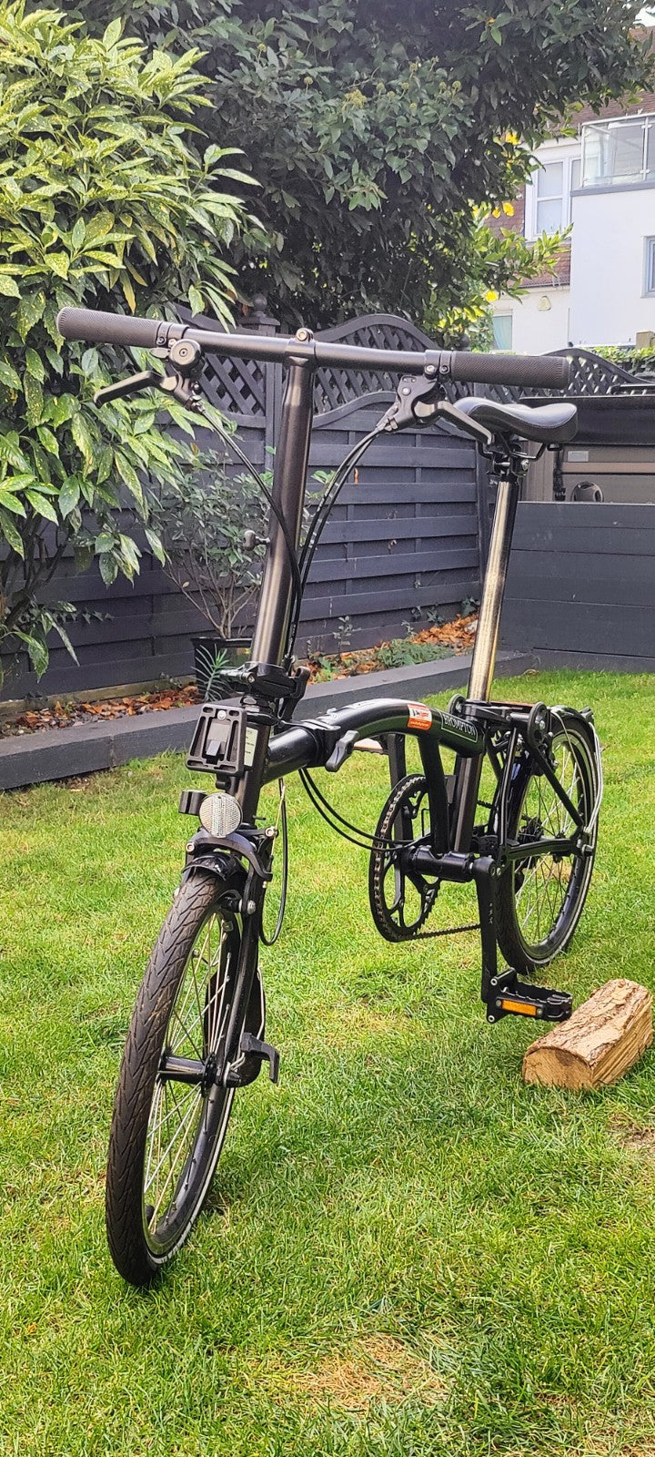 Brompton C Line 4 Speed in Black includes Litelok X1 Plus and Brompton toolkit