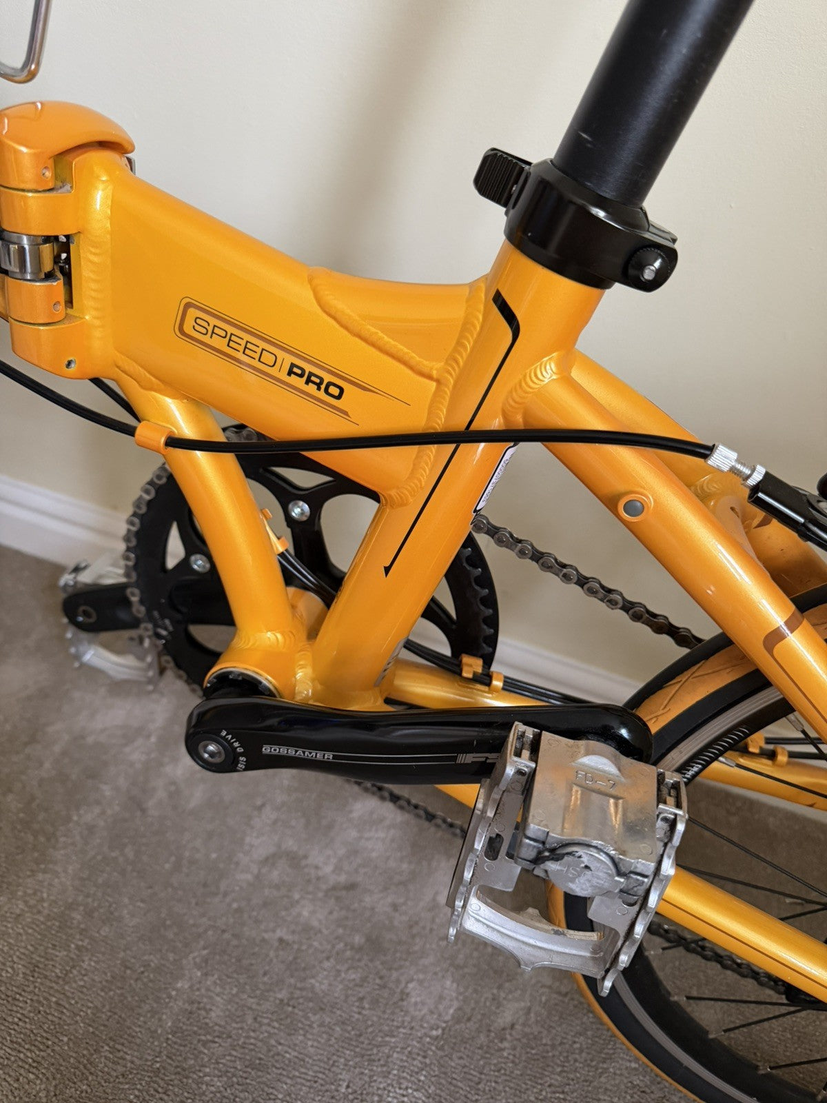 DAHON SPEED PRO TT FOLDING BIKE. HARDLY USED AS SHOWN.