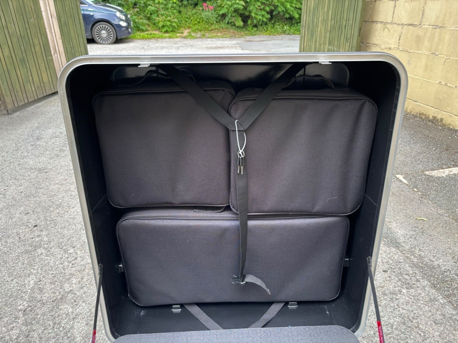 AMAZING BROMPTON B&W GARAGE/BIKE CASE WITH EXTRA SPACE FOR LUGGAGE
