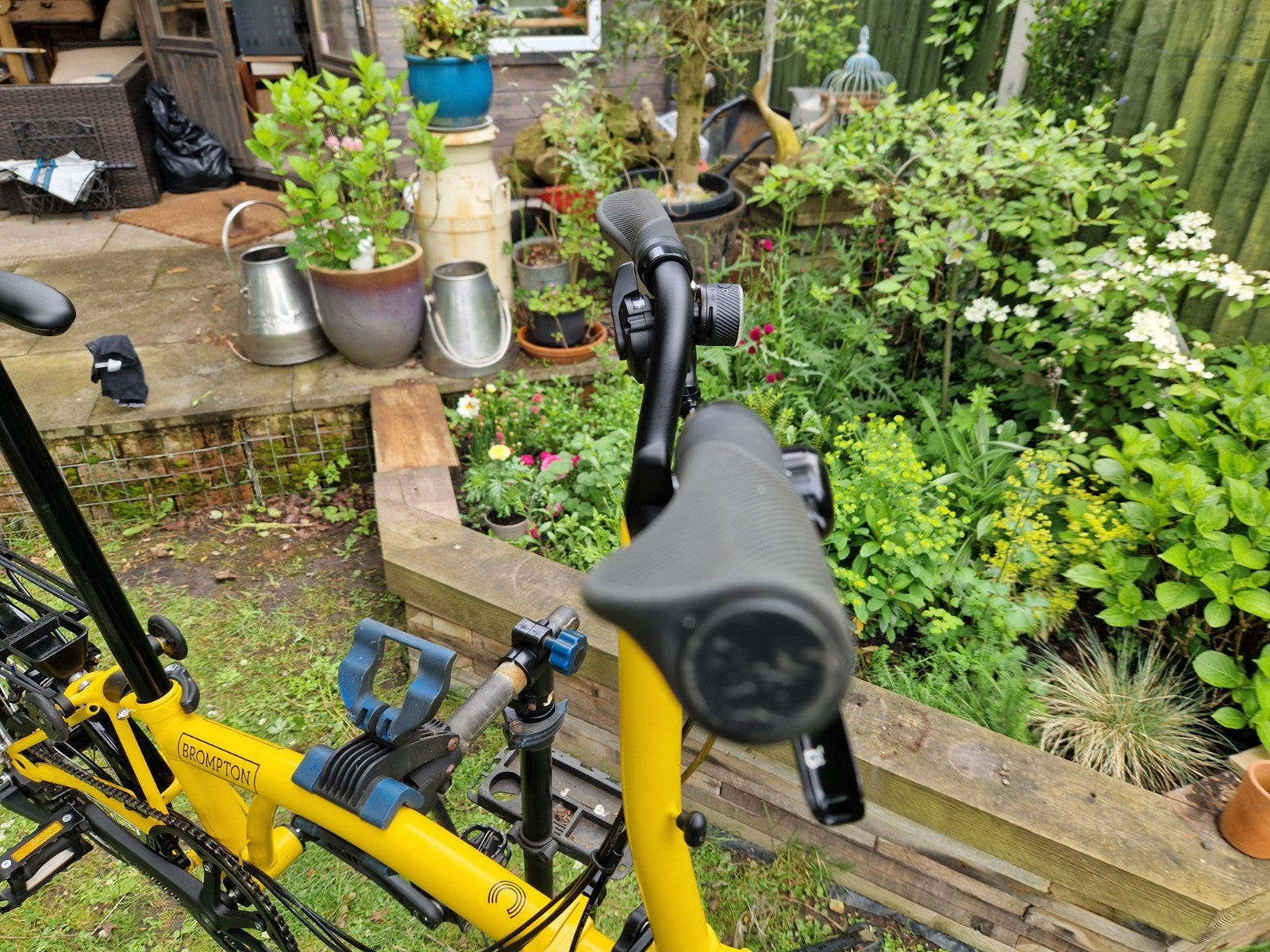 Brompton C Line 6 speed/Rack  Explore, Bumblebee Yellow/Black Mudguards LED