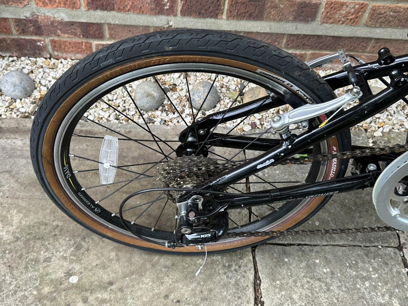 Specialized Globe Folding Bicycle Black 20in Wheels