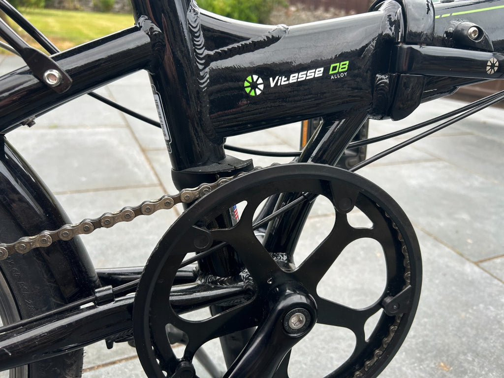 Dahon Vitesse D8 folding bike black.