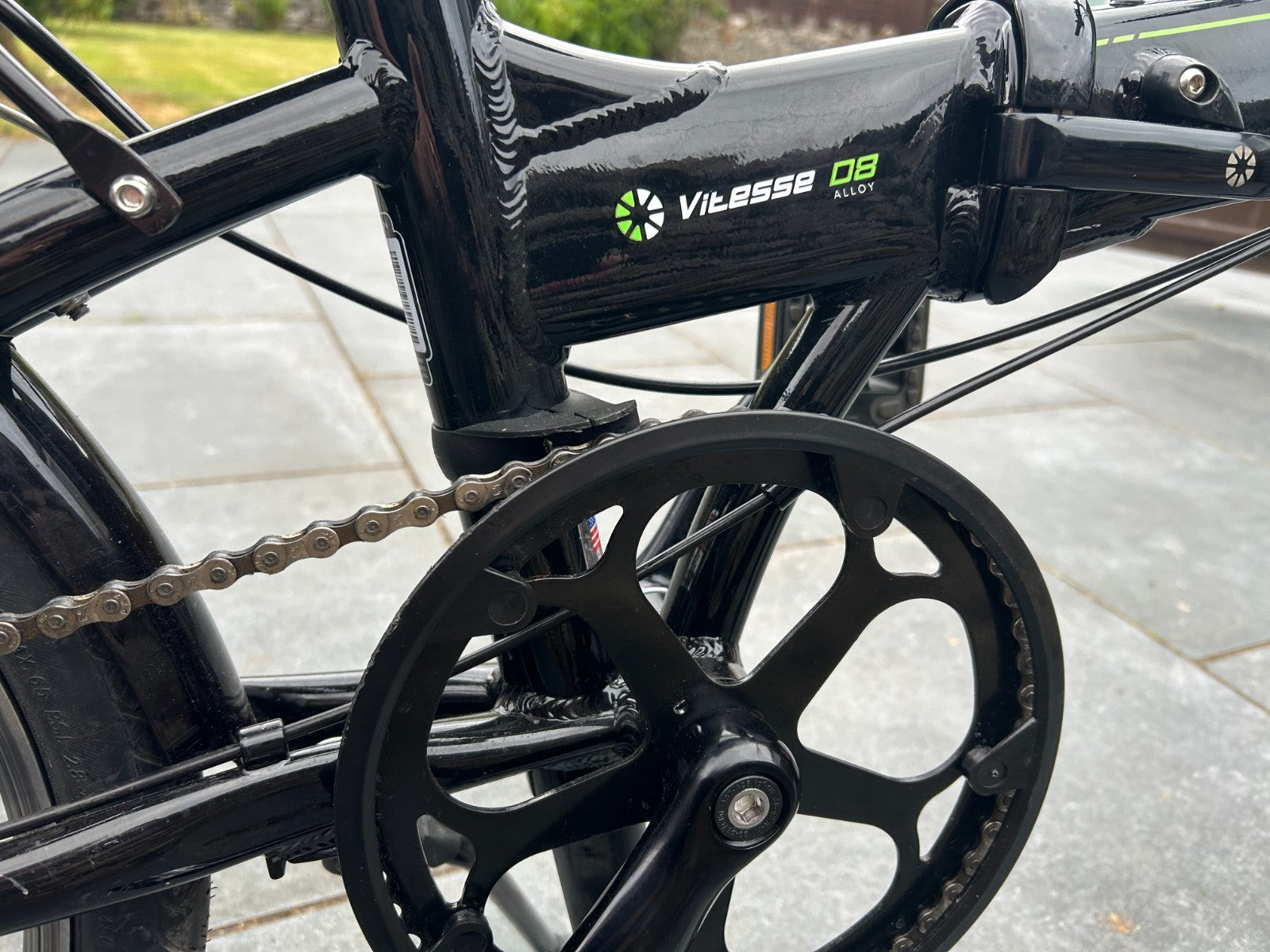 Dahon Vitesse D8 folding bike black.