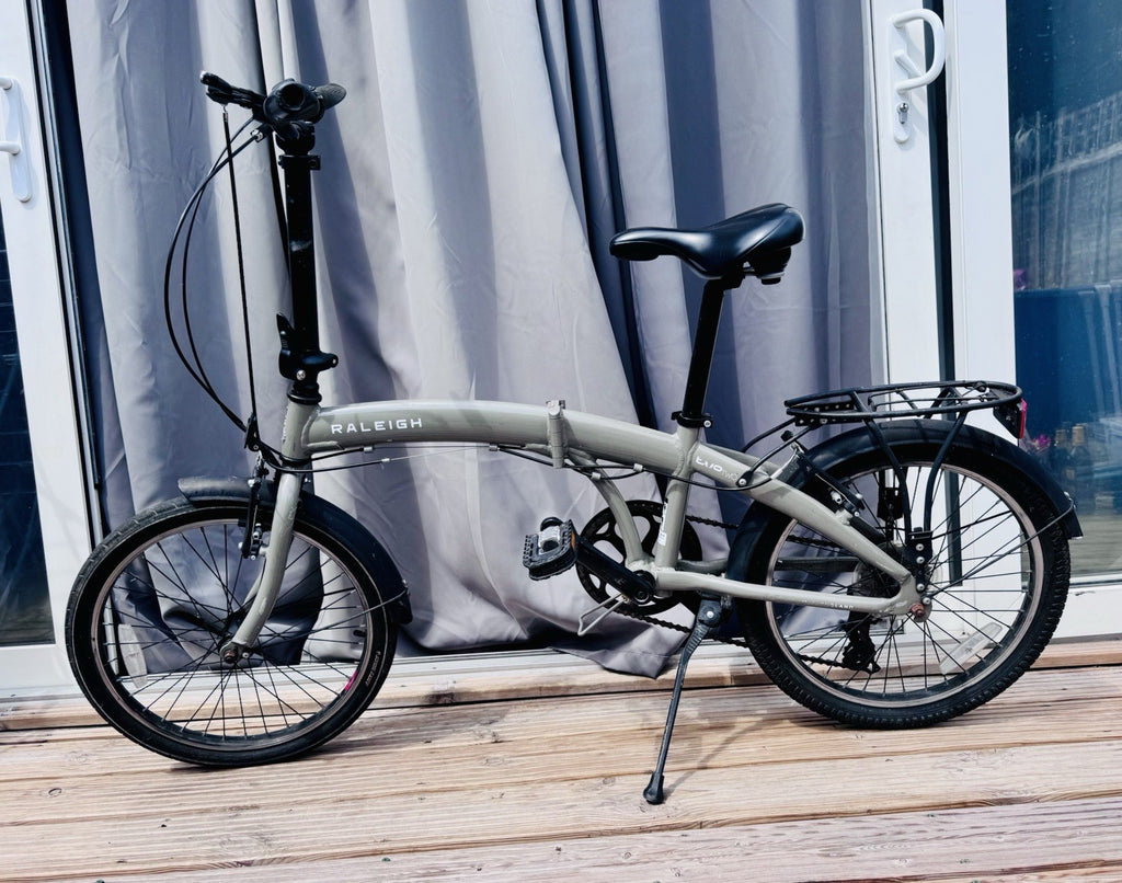 Raleigh Evo Two Folding Bike 20" Aluminium Frame, 7-Speed Rear Rack Stand