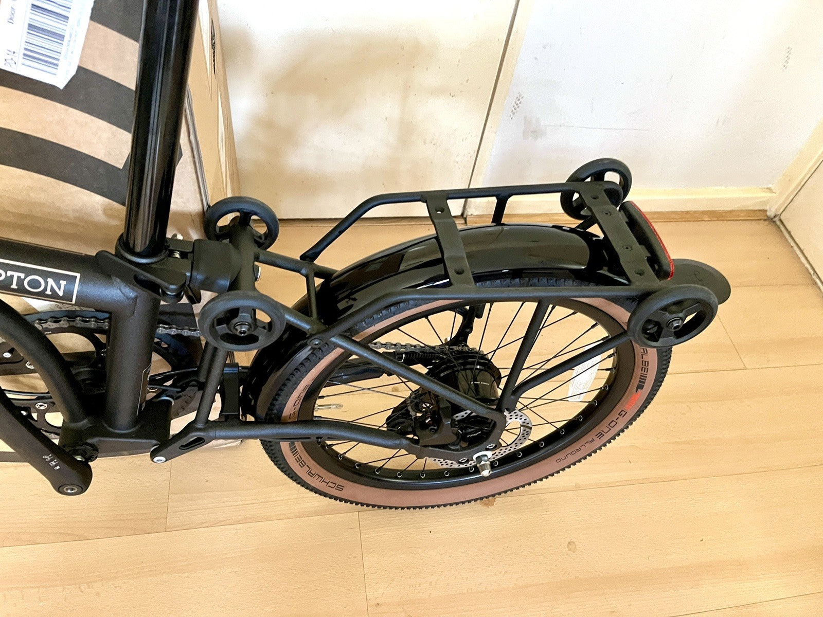 Brompton G Line 2026 with Roller Frame - 8-speed, Space Black, Medium