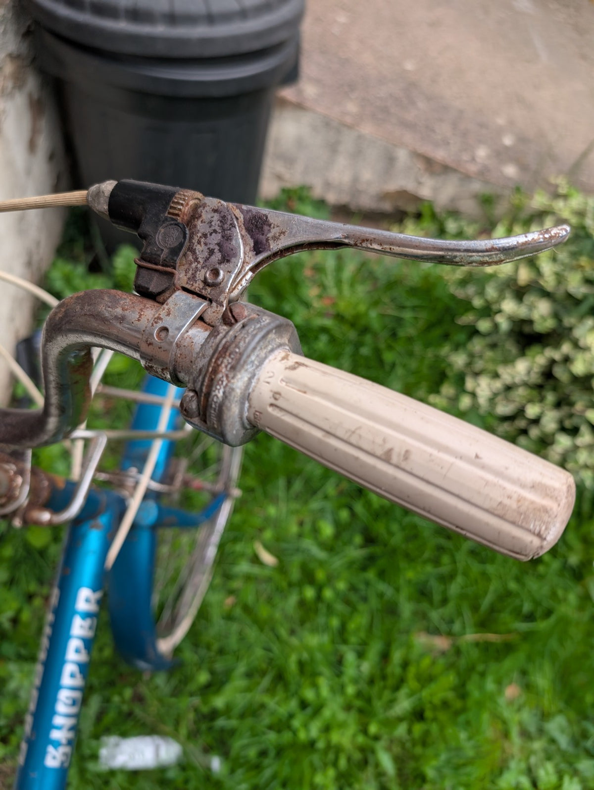 1970s Raleigh Shopper 20in Bike For Restoration. With Matching Racktop Bag.