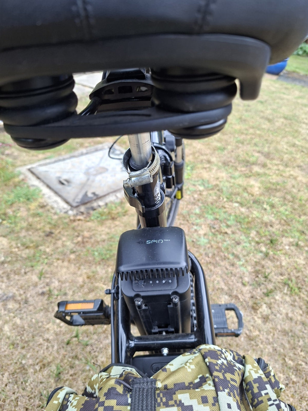 Volt metro ~ Black Folding Bike ~ plus extras! only done 470 miles! (EN15194)