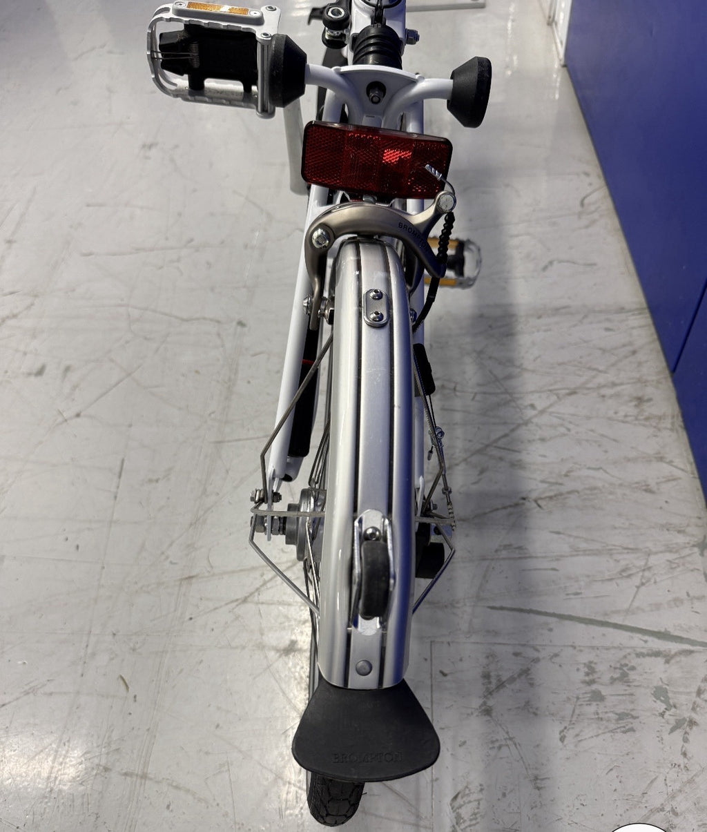 Brompton ML6 2016 folding cycle. White. 6 Speed. Mint used once!